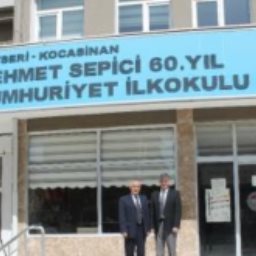 25 yldr yetitirdii rencilerinin dokmann tuttu